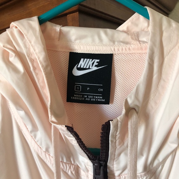 Nike Wind Breaker Jacket - Picture 2 of 5
